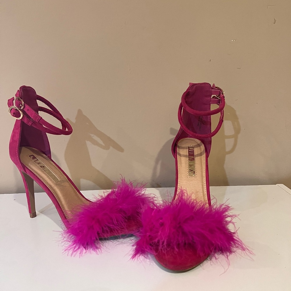 Liliana fish is pink feather heels